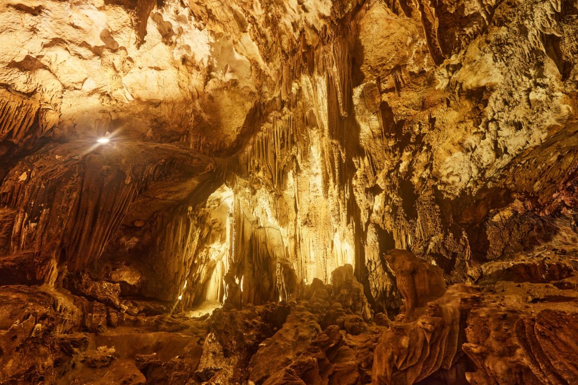 Grotta di Mo Luong
