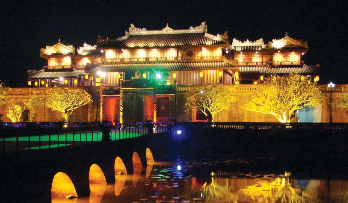 tour notturno a Hue, vita notturna a Hue, Vietnam