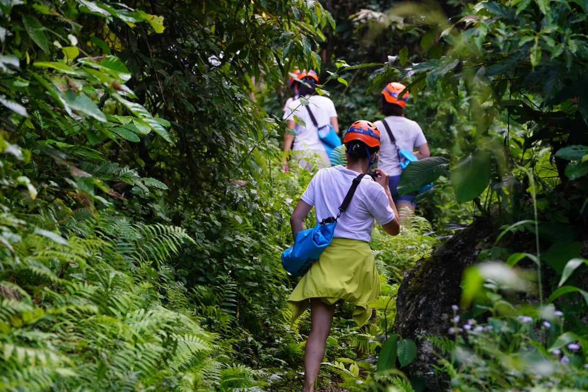 Trekking a Tham Phay