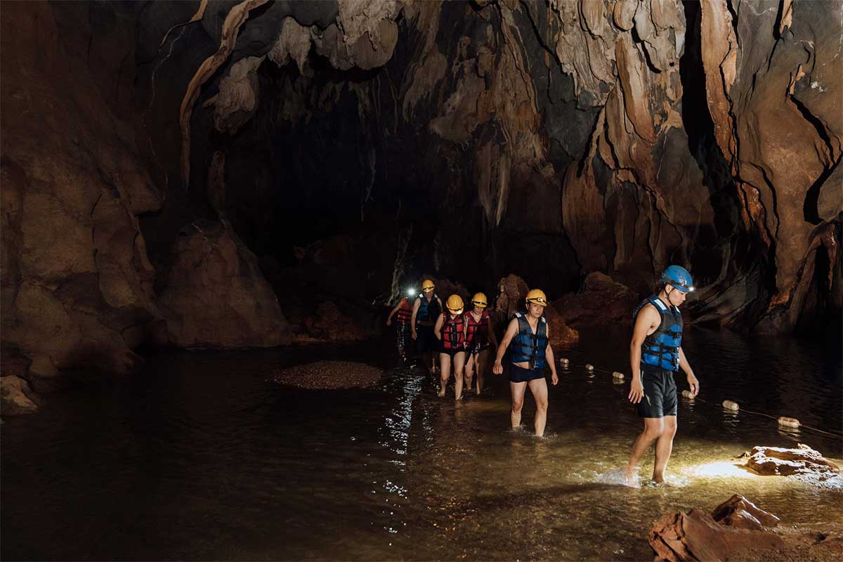 dark cave phong nha
