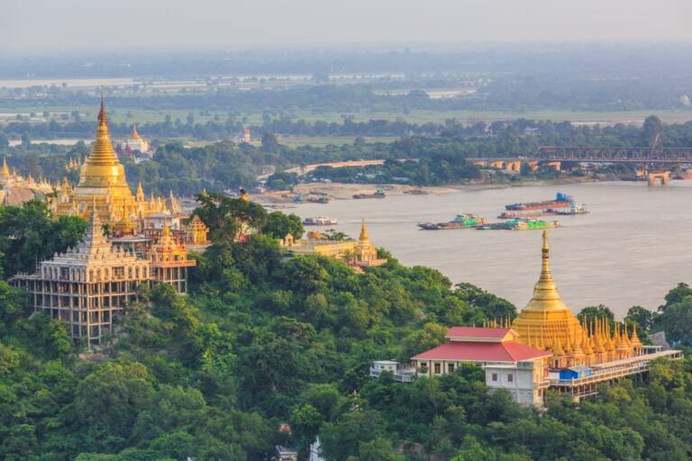 The-thousand-temples-on-Sagaing-Hill