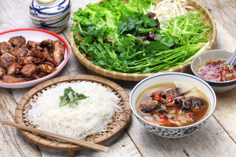 Vietnam-Hanoi-Food_bun_cha-1-3