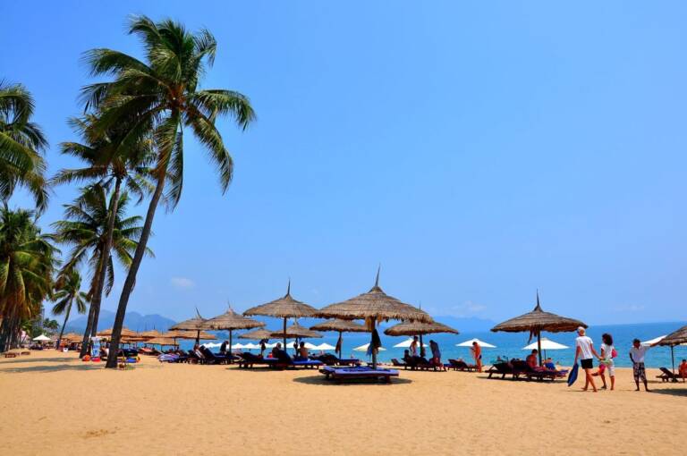 Vietnam-Nha_Trang-beach-2
