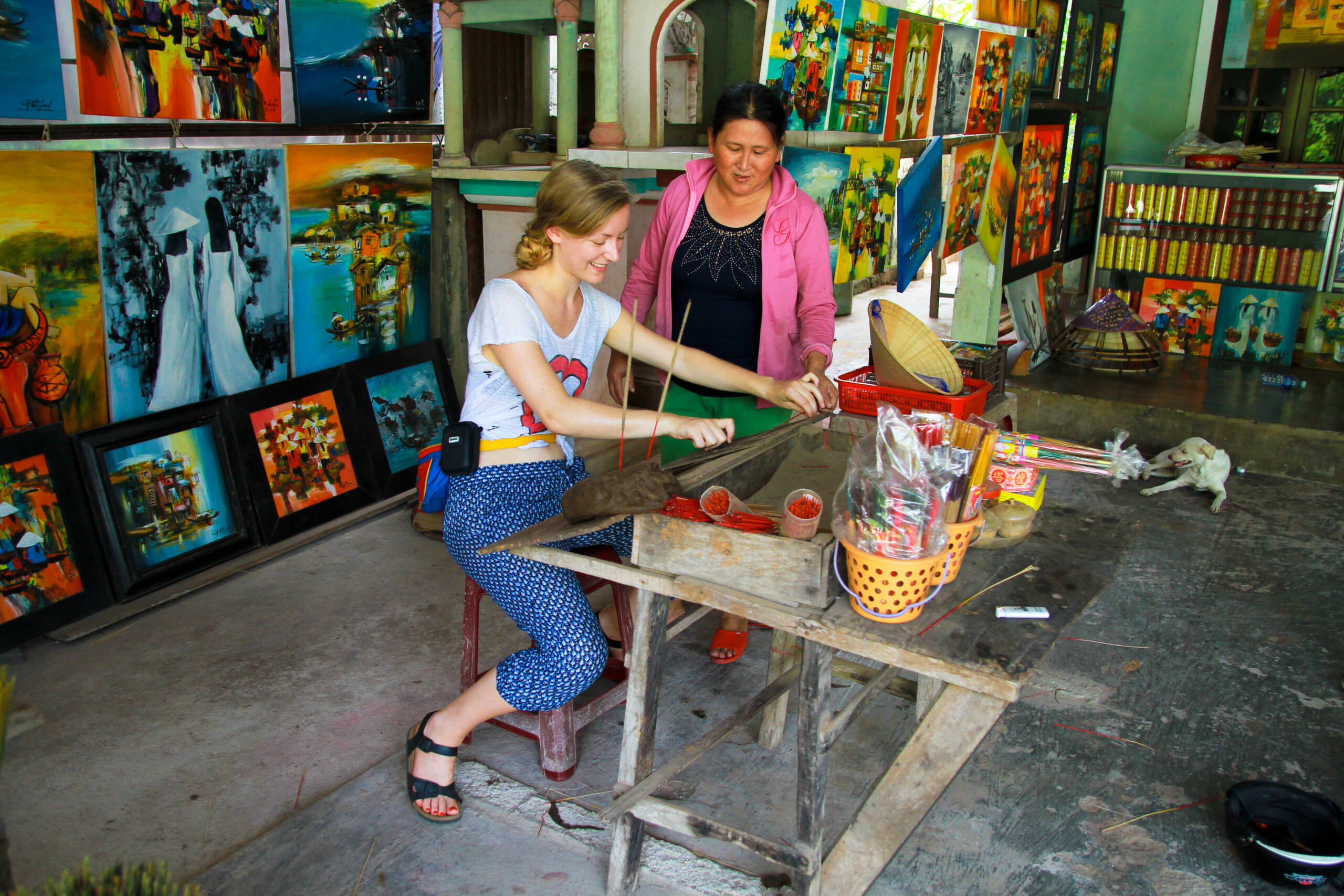 Vietnam tour operator locali - Vivi l'esperienza di realizzare prodotti tradizionali insieme ad artigiani vietnamiti