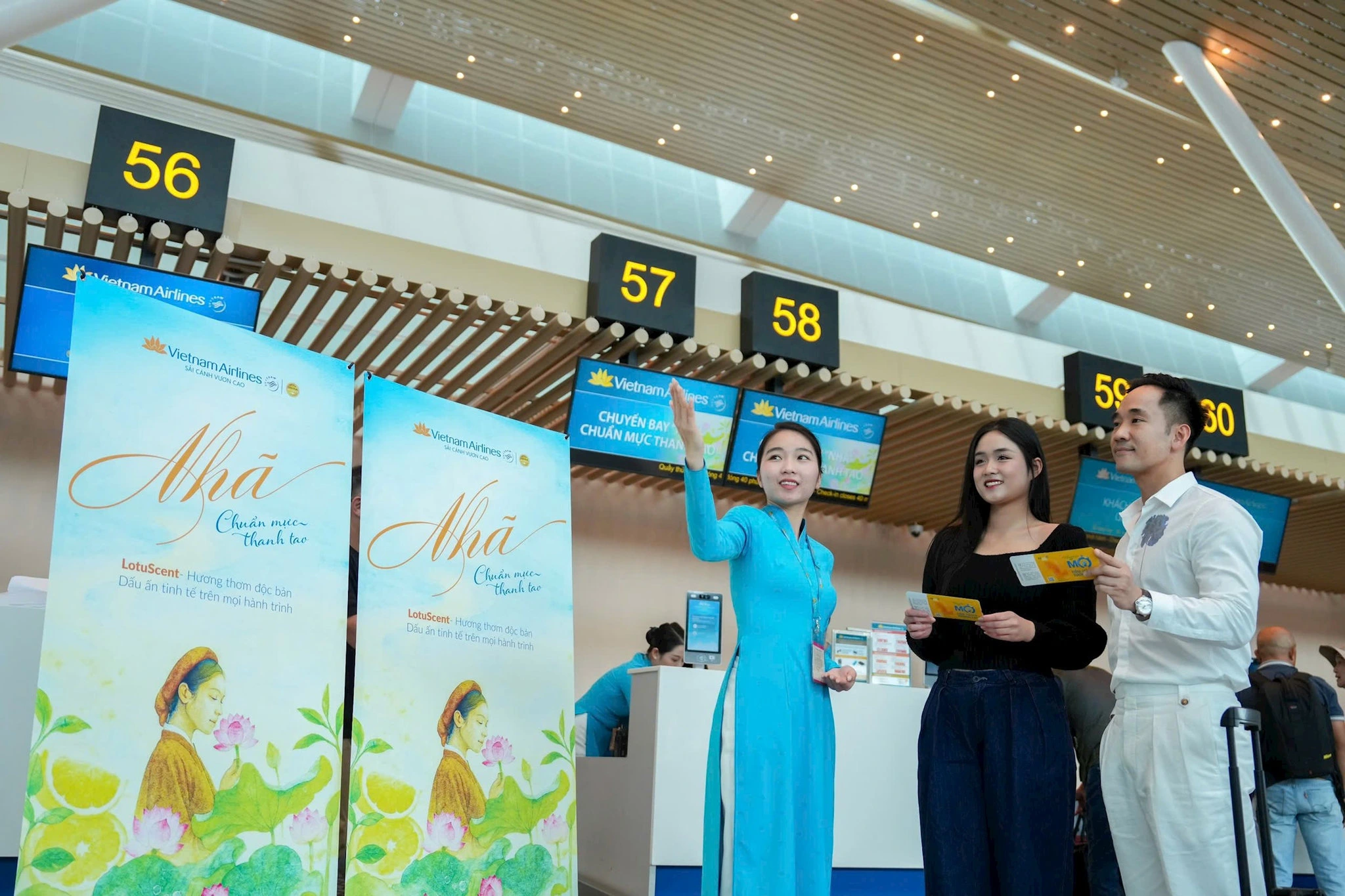 Un pacchetto viaggio Vietnam di qualità integra un’esperienza a bordo curata nei dettagli, capace di arricchire il viaggio con comfort, paesaggi suggestivi e scoperte autentiche.