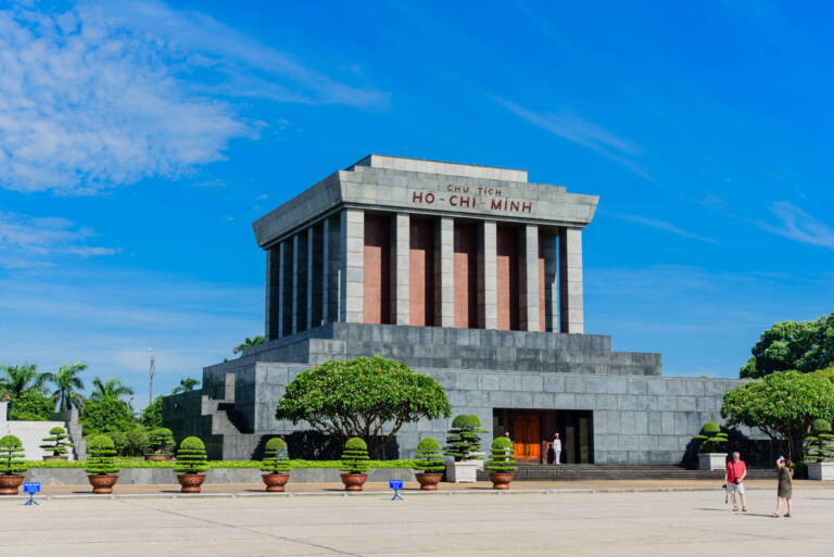 Vietnam-Ha_noi-Ho_chi_minh_tomb-1